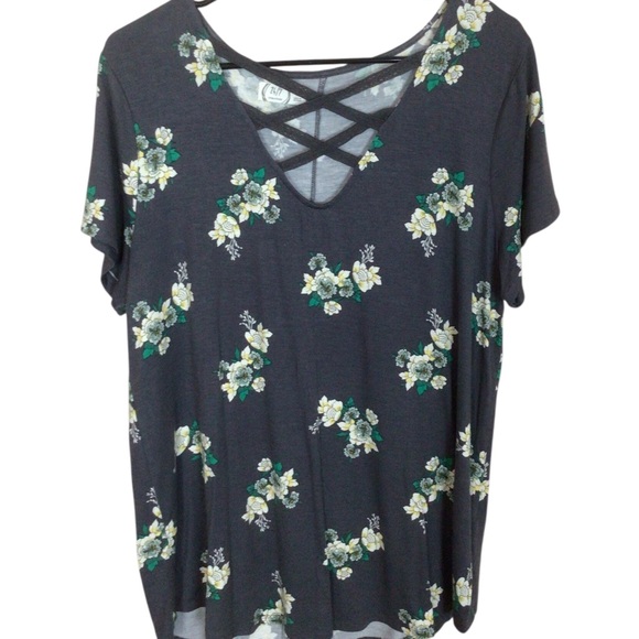 Maurices Tops - SALE Maurices Blue Relaxed Cut Out‎ Short Sleeve Floral Top Size XL
